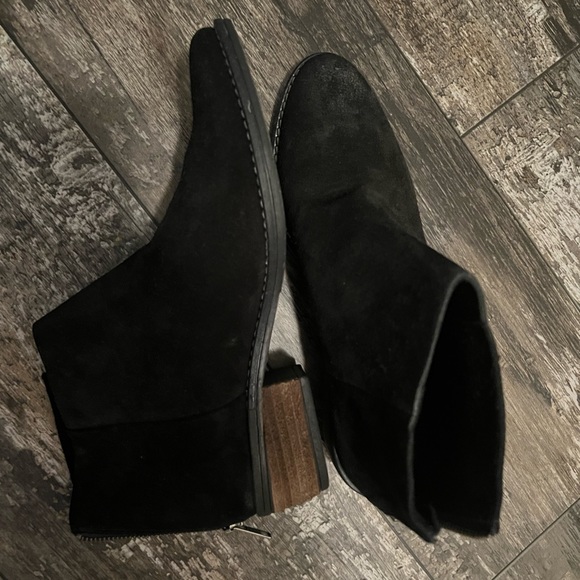 Black suede volatile booties - Picture 1 of 6